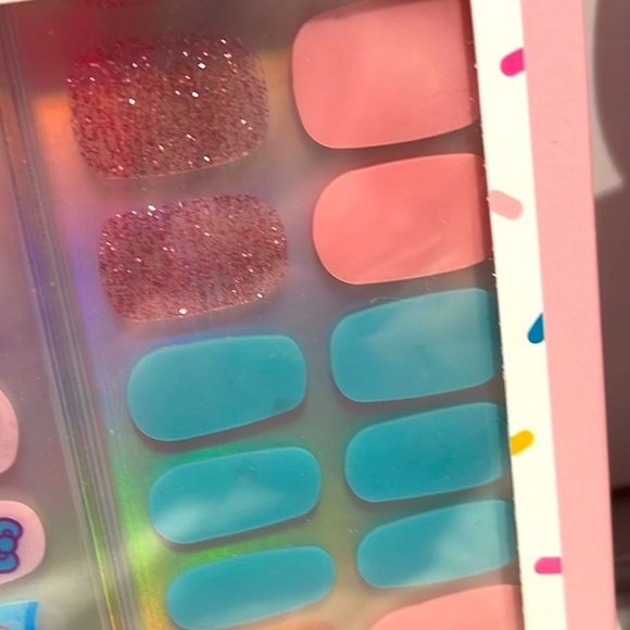 NWT/HELLO KITTY Bundle of Gel Nail strips & Sweet Sprinkles Lip Balm - Picture 5 of 11